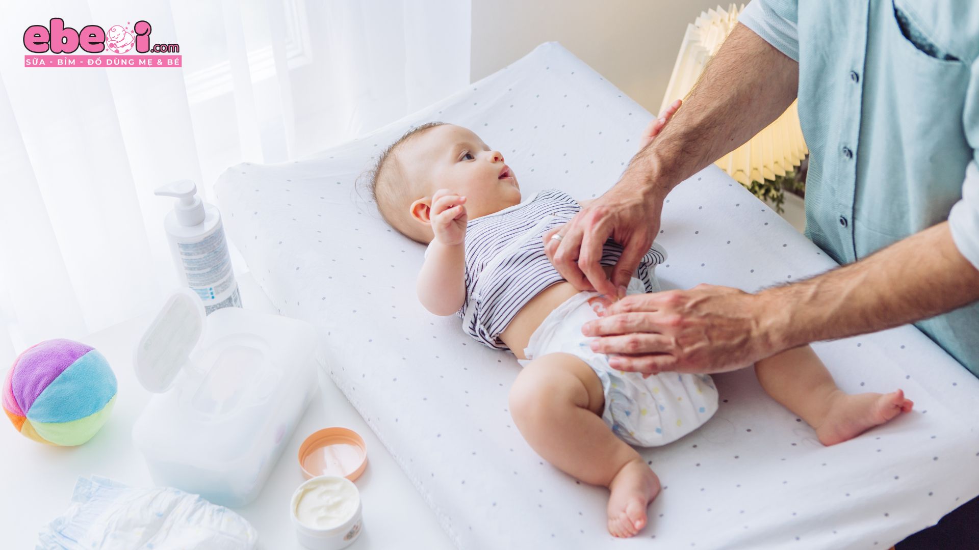 Hướng dẫn thay bỉm cho trẻ sơ sinh dưới 1 tháng tuổi đúng cách