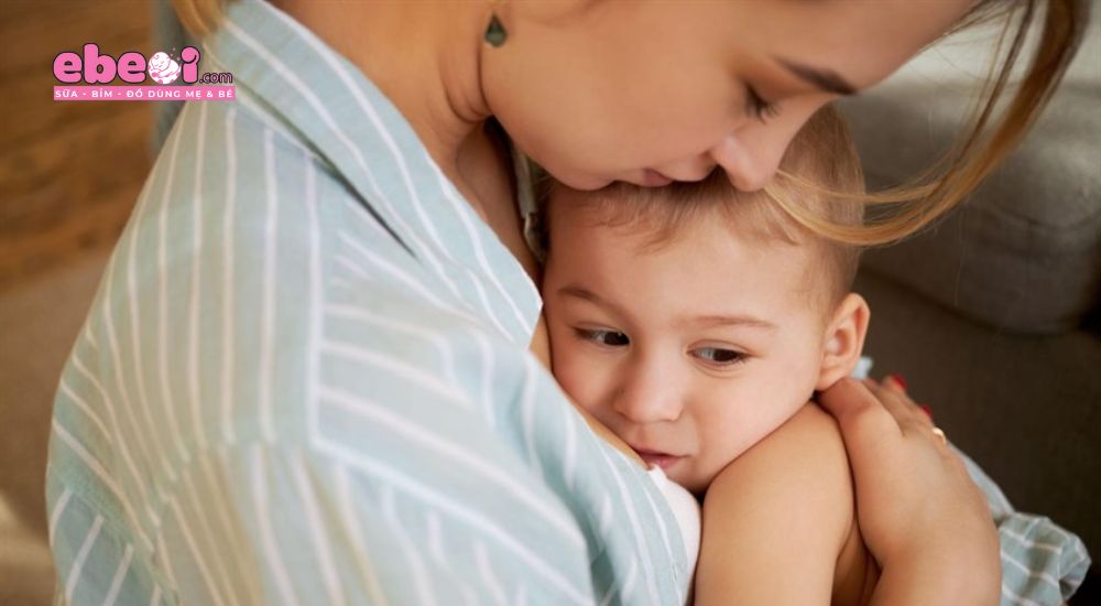 Giữ khoảng cách an toàn với người lạ